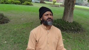 जानिए पाकिस्तानी मुस्लिम योग अध्यापक की कहानी 4