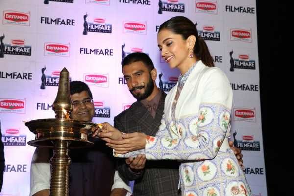 Filmfare-Awards-2015-Ranveer-Singh-Deepika-Padukone