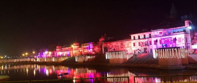 राम की नगरी में योगी ने बनाया वर्ल्ड रिकॉर्ड, लाखों दीयों की रोशनी से जगमगा उठे सरयू के घाट, मनाई भव्‍य दिवाली 5