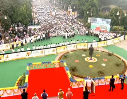 सरदार वल्लभभाई पटेल जयंती : प्रधानमंत्री नरेंद्र मोदी ने दी श्रद्धांजलि, एकता के लिए दौड़ को दिखायी हरी झंडी 3