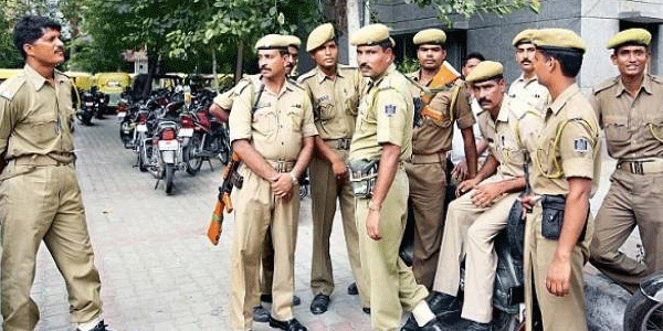 उत्तर प्रदेश: मथुरा पुलिस का नया रूप, वर्दी पर होगी कान्हा की फोटो 3