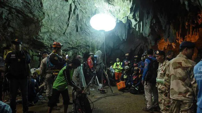 थाईलैंड की थाम लुआंग गुफा में फंसे 12 बच्चों व एक कोच को रेस्क्यू कर निकालने की कोशिश 4