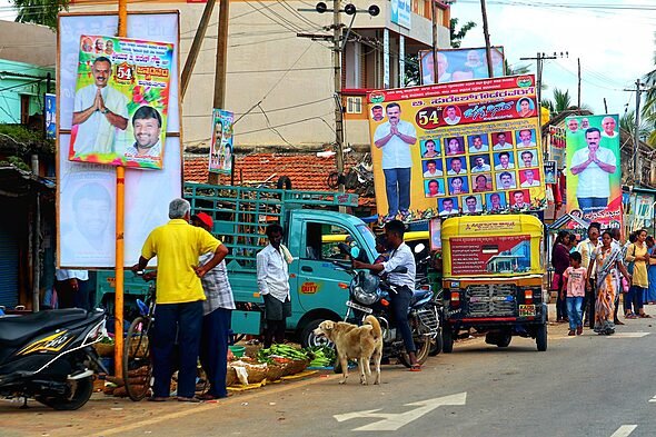 Electoral Bonds: भारत में विवादास्पद चुनावी बॉन्ड प्रणाली का खुलासा; लाभार्थी, कार्य, और न्यायालय के रोक वाले फैसले की व्याख्या 5 भारत, सड़क, यातायात, चुनाव